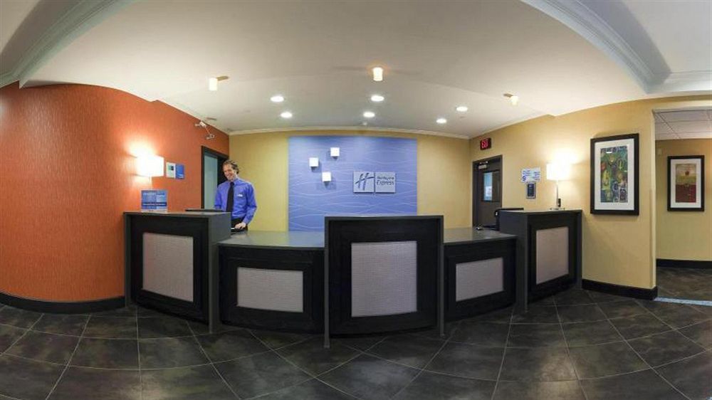 Holiday Inn Express Hotel & Suites North Kansas City By Ihg Buitenkant foto