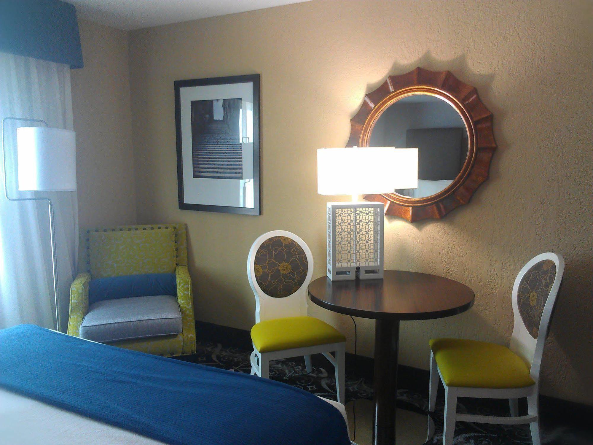 Holiday Inn Express Hotel & Suites North Kansas City By Ihg Buitenkant foto