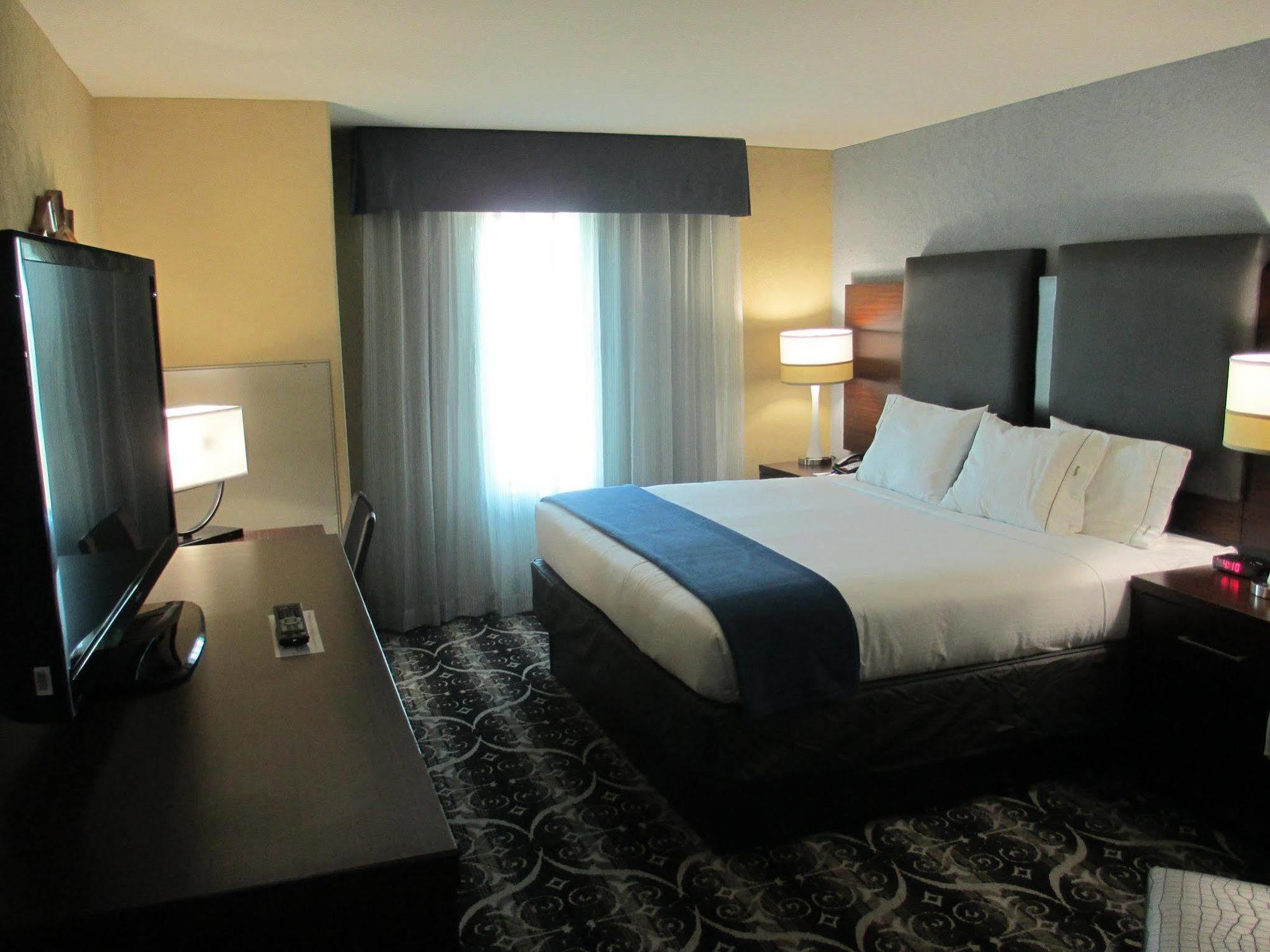 Holiday Inn Express Hotel & Suites North Kansas City By Ihg Buitenkant foto