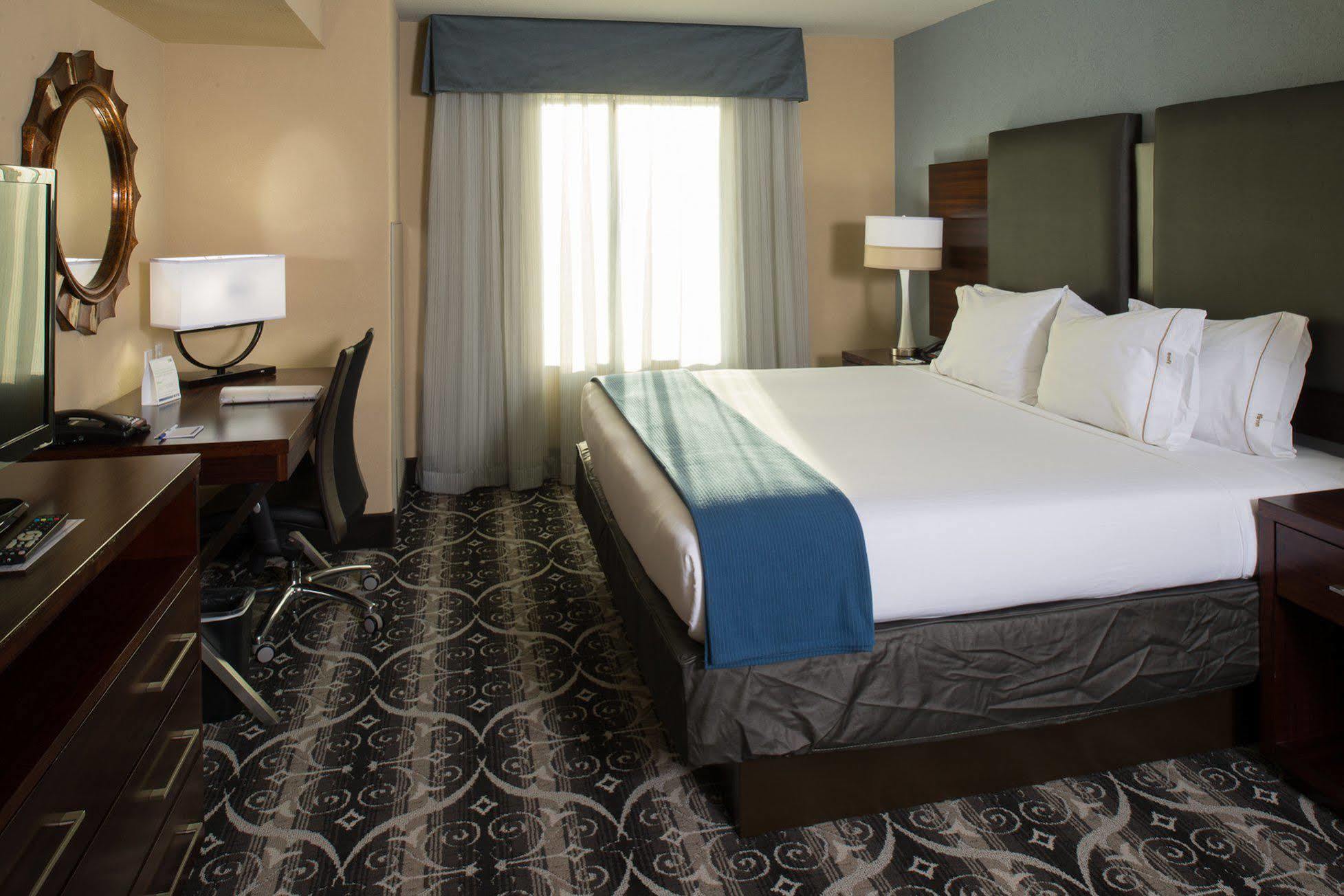 Holiday Inn Express Hotel & Suites North Kansas City By Ihg Buitenkant foto