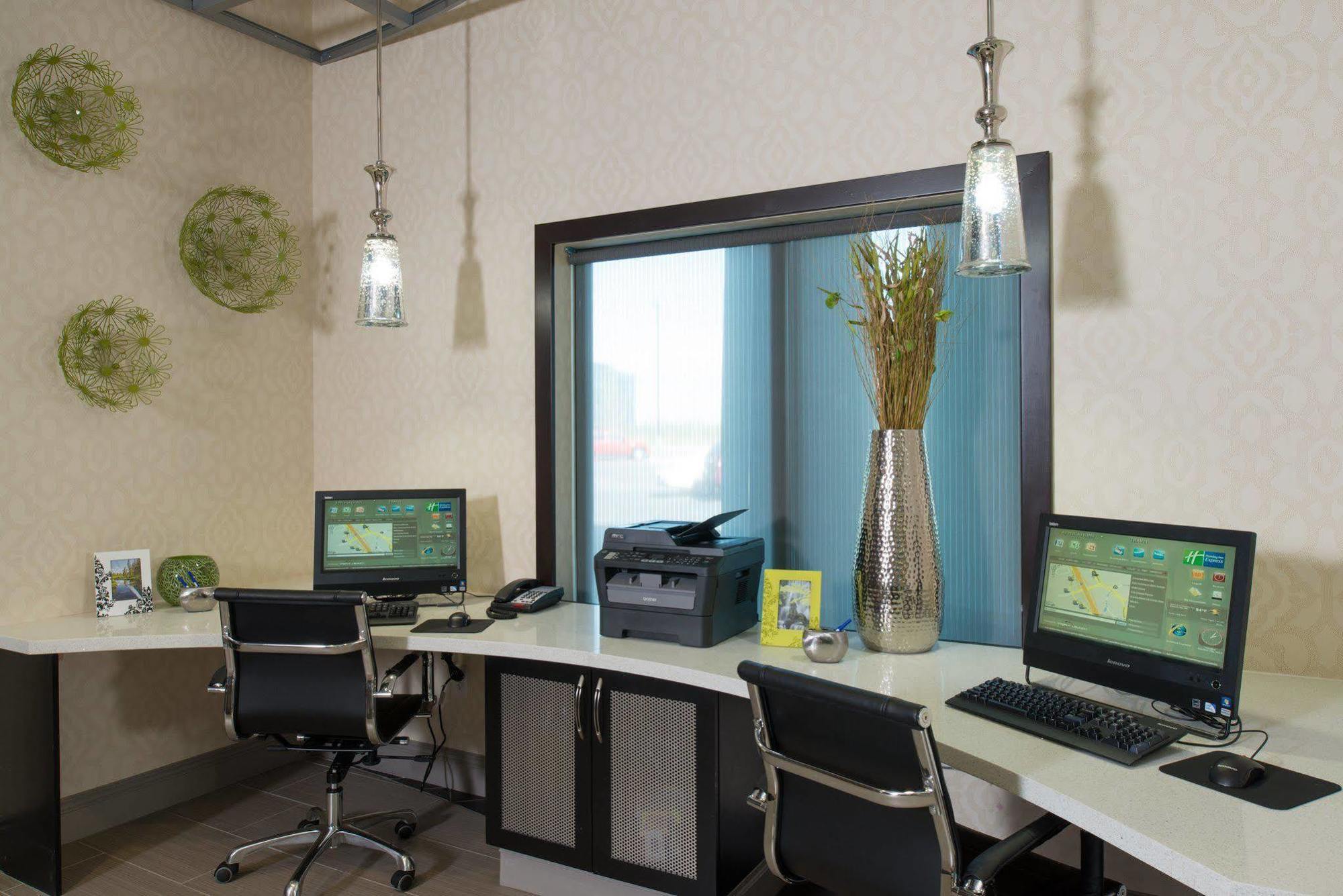 Holiday Inn Express Hotel & Suites North Kansas City By Ihg Buitenkant foto