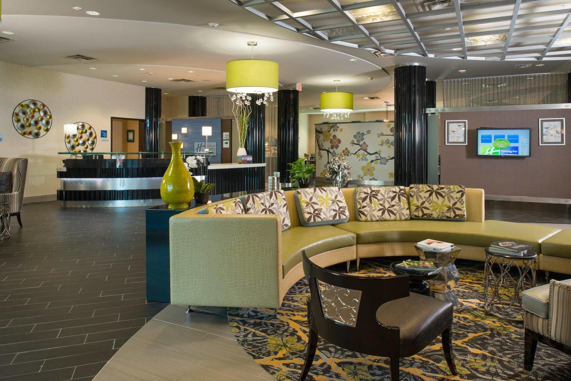 Holiday Inn Express Hotel & Suites North Kansas City By Ihg Buitenkant foto