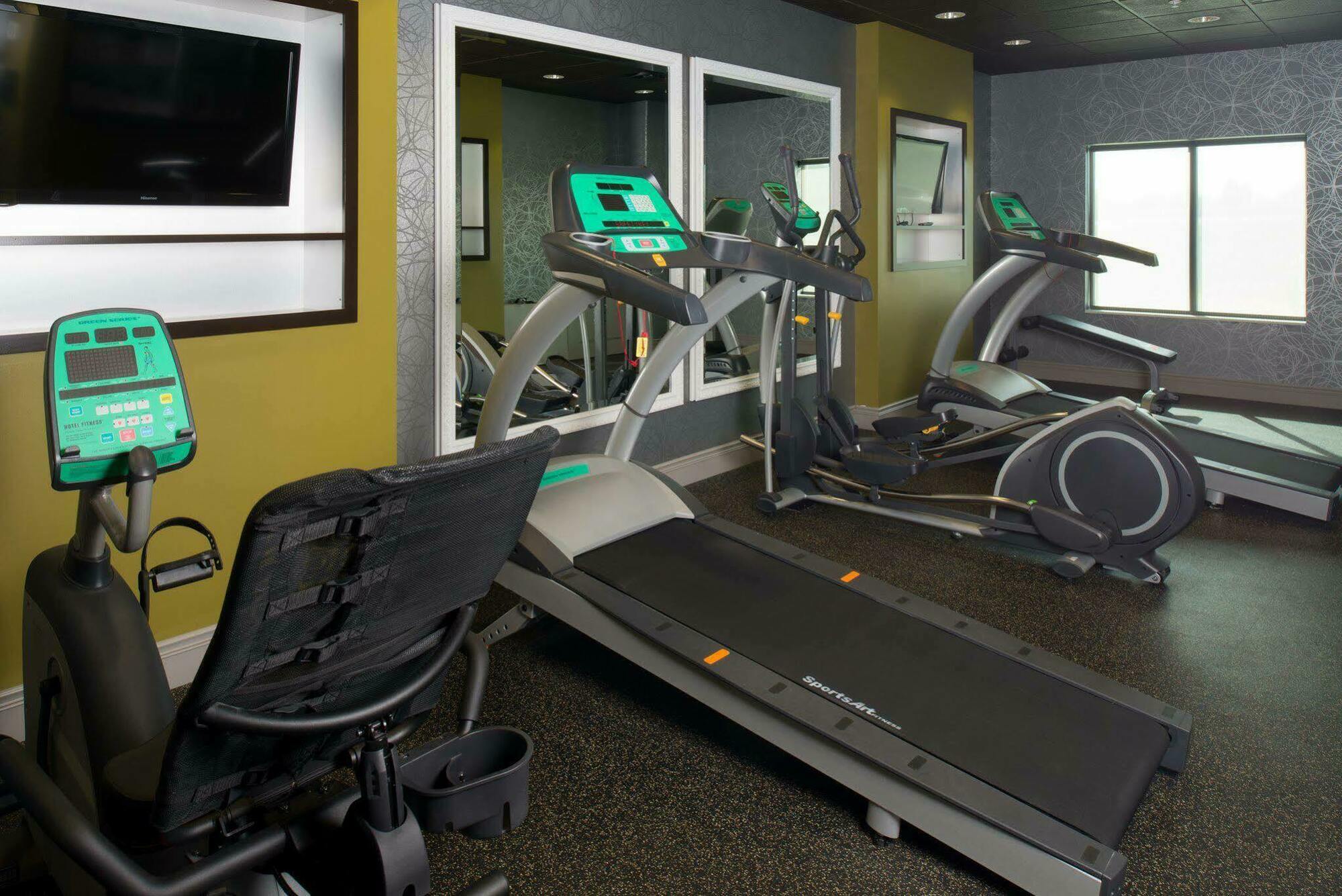 Holiday Inn Express Hotel & Suites North Kansas City By Ihg Buitenkant foto