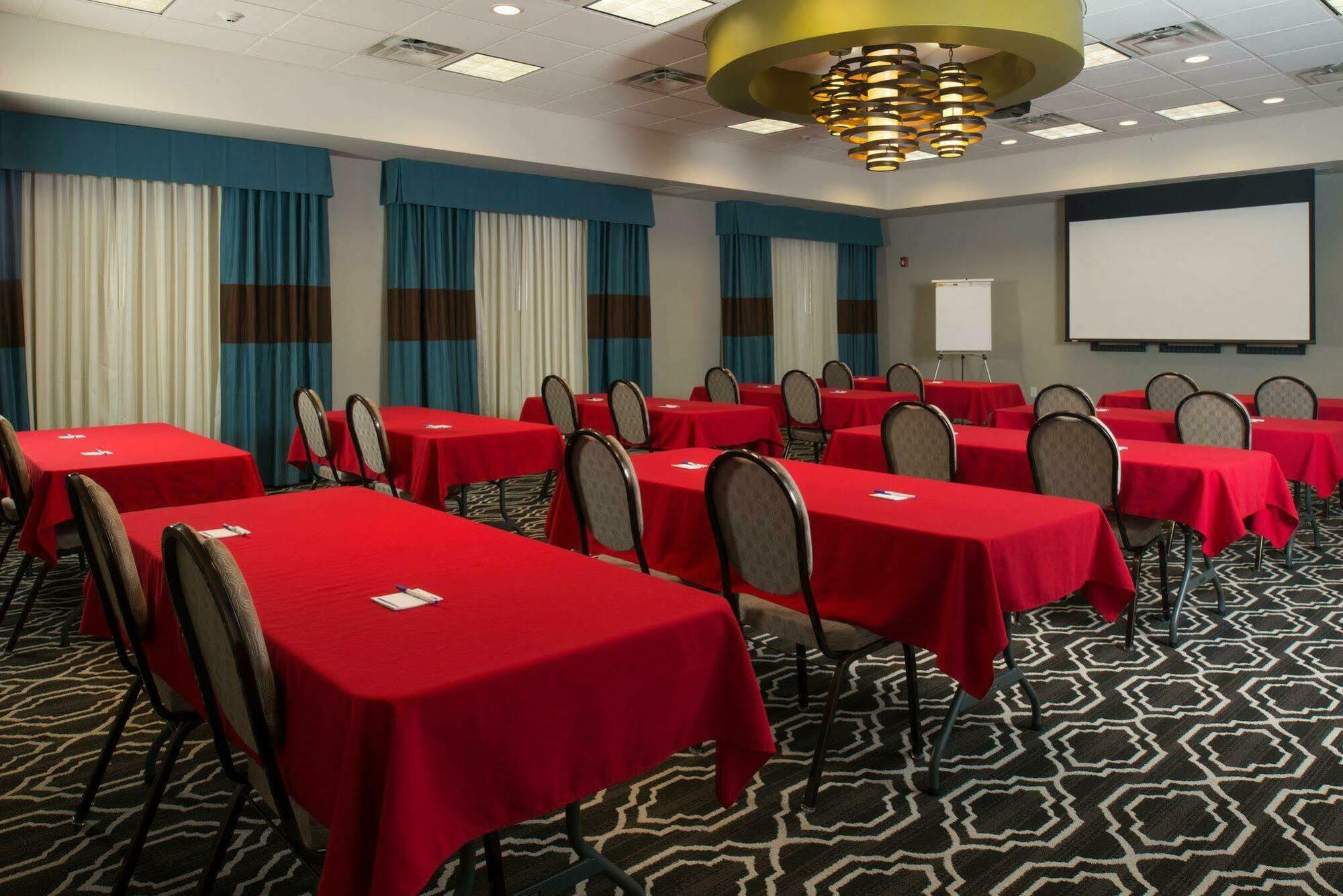 Holiday Inn Express Hotel & Suites North Kansas City By Ihg Buitenkant foto