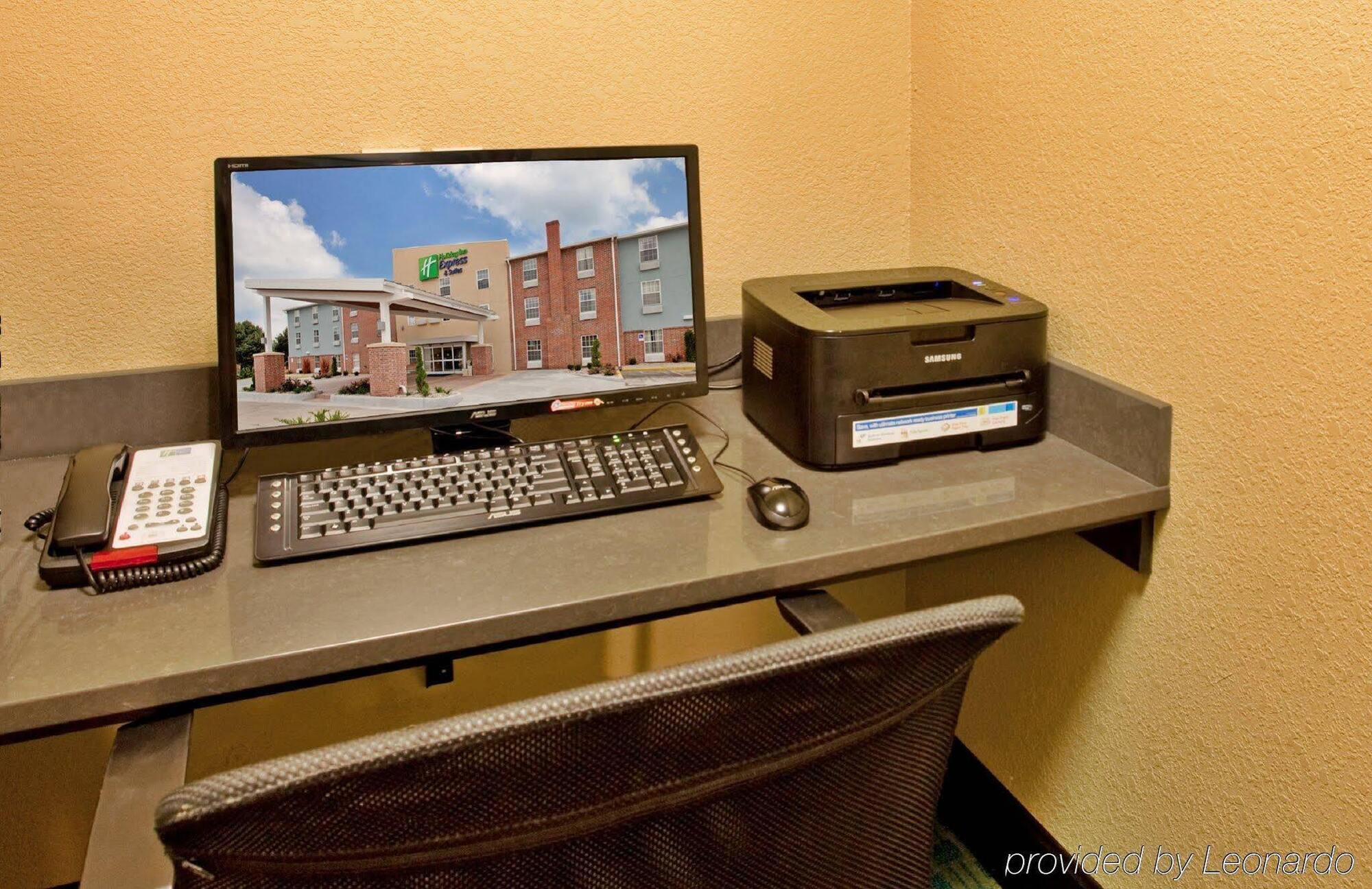 Holiday Inn Express Hotel & Suites North Kansas City By Ihg Buitenkant foto