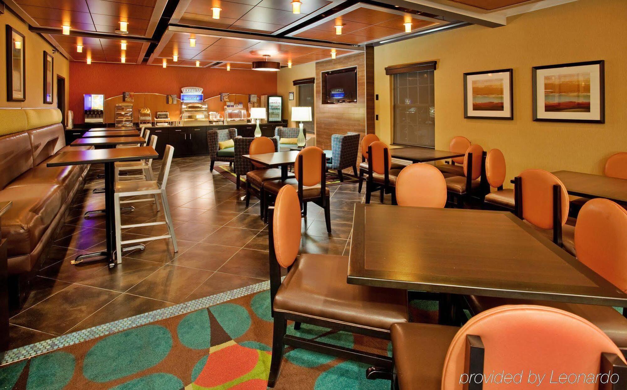 Holiday Inn Express Hotel & Suites North Kansas City By Ihg Buitenkant foto