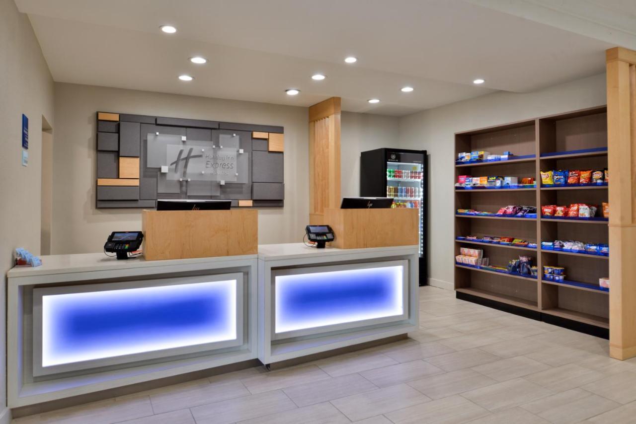 Holiday Inn Express Hotel & Suites North Kansas City By Ihg Buitenkant foto