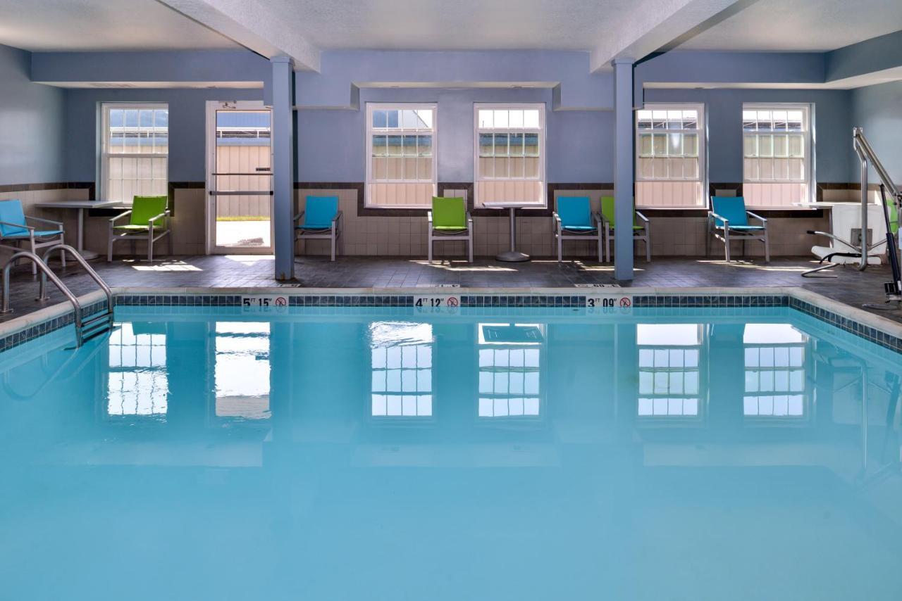 Holiday Inn Express Hotel & Suites North Kansas City By Ihg Buitenkant foto