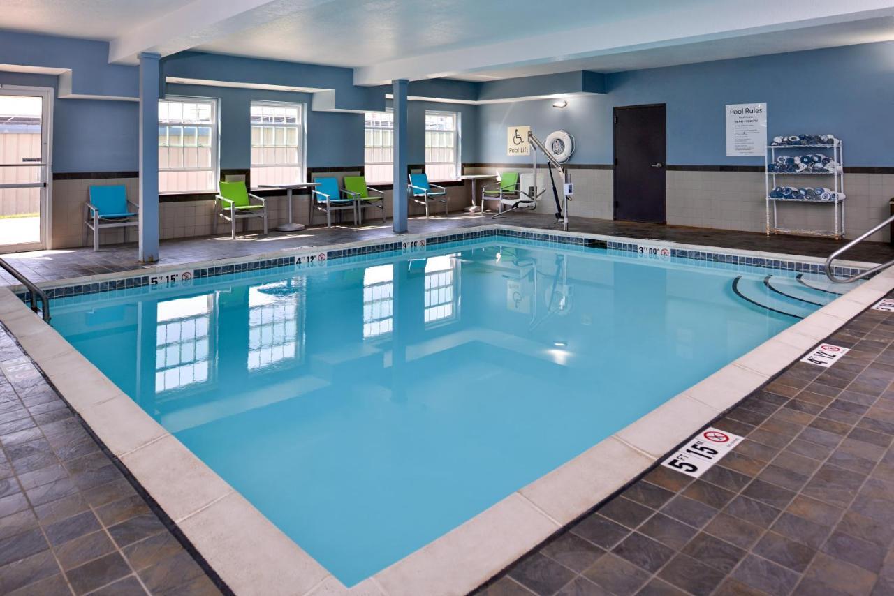 Holiday Inn Express Hotel & Suites North Kansas City By Ihg Buitenkant foto