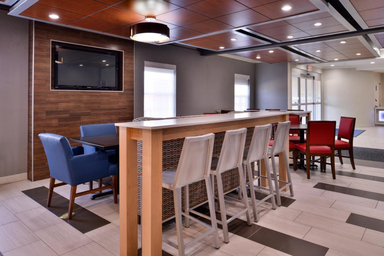 Holiday Inn Express Hotel & Suites North Kansas City By Ihg Buitenkant foto