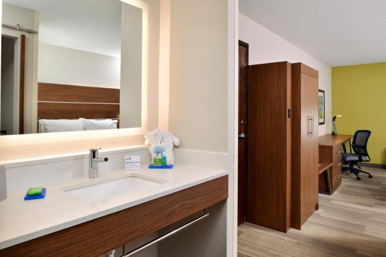 Holiday Inn Express Hotel & Suites North Kansas City By Ihg Buitenkant foto