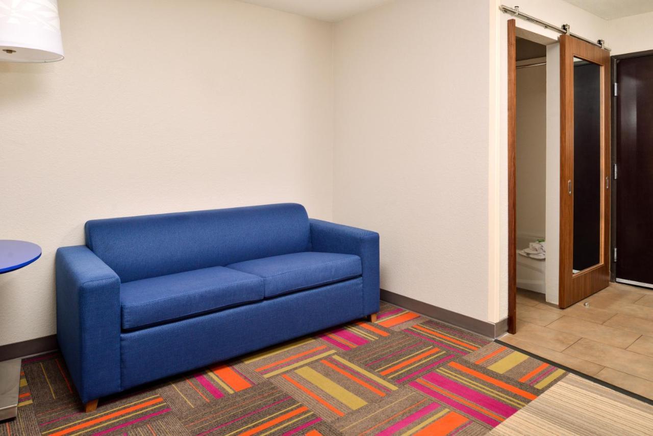 Holiday Inn Express Hotel & Suites North Kansas City By Ihg Buitenkant foto