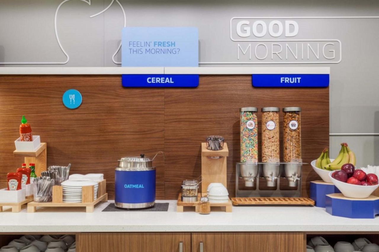 Holiday Inn Express Hotel & Suites North Kansas City By Ihg Buitenkant foto