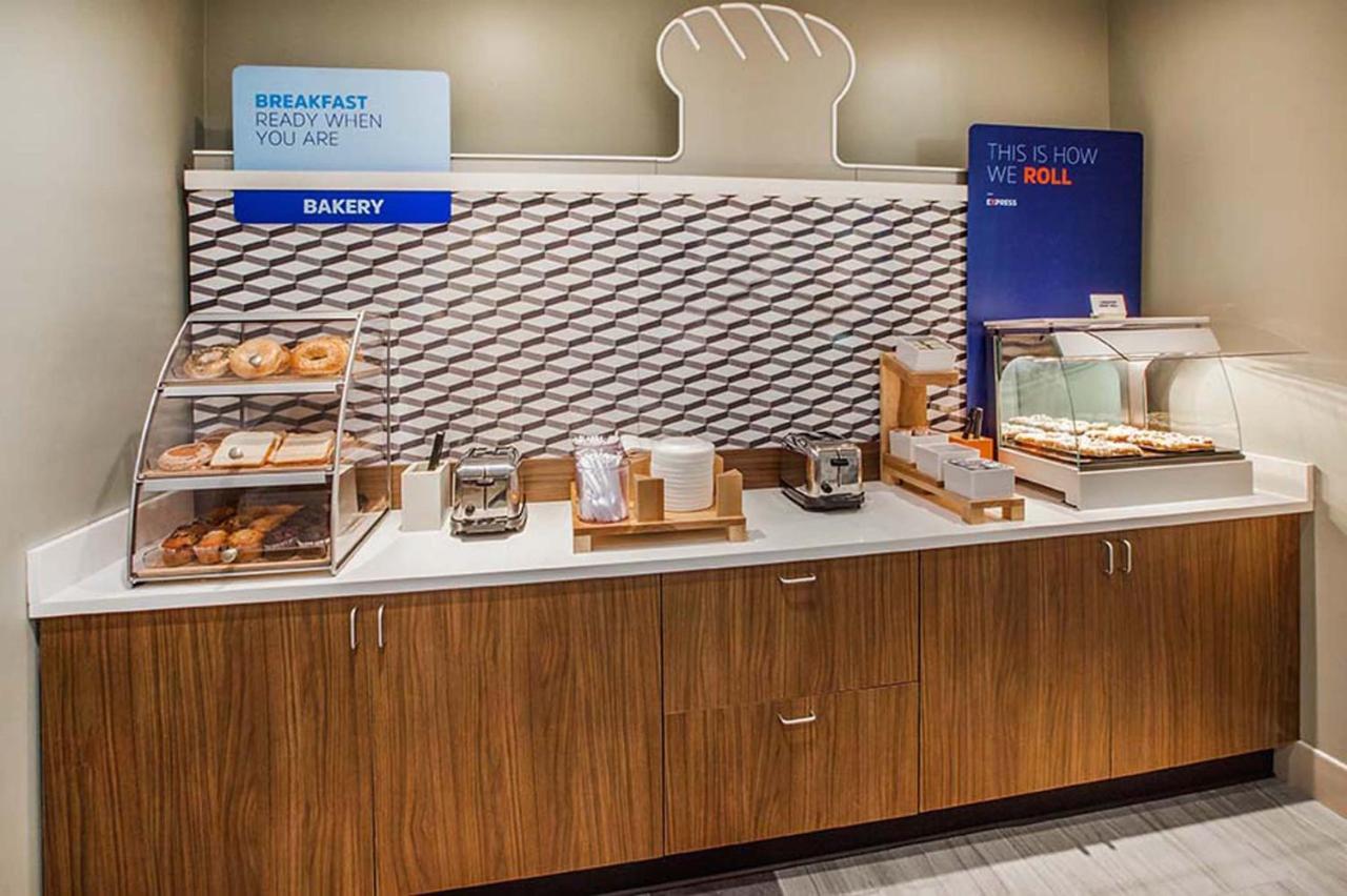 Holiday Inn Express Hotel & Suites North Kansas City By Ihg Buitenkant foto