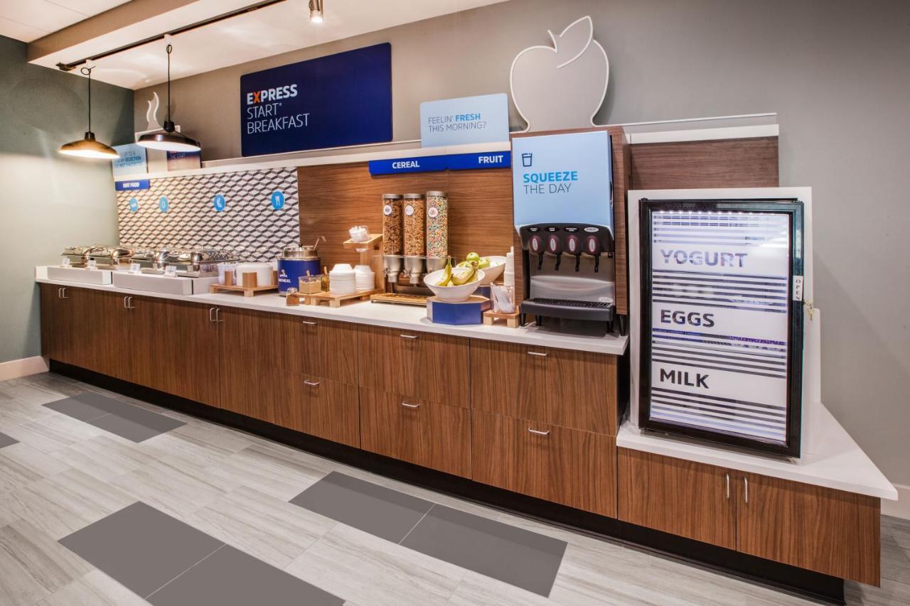 Holiday Inn Express Hotel & Suites North Kansas City By Ihg Buitenkant foto